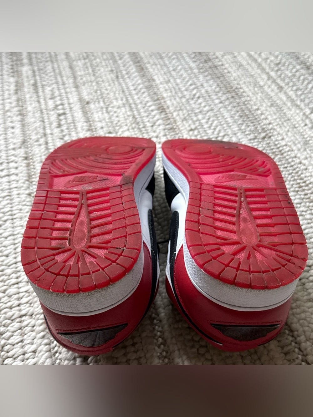 Nike Men's Sneakers Black White Red Low-Top - Picture 14 of 14